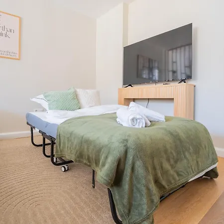 Modernes 2-schlafzimmer-apartment Fuer 6 Nahe Hauptbahnhof Apartman